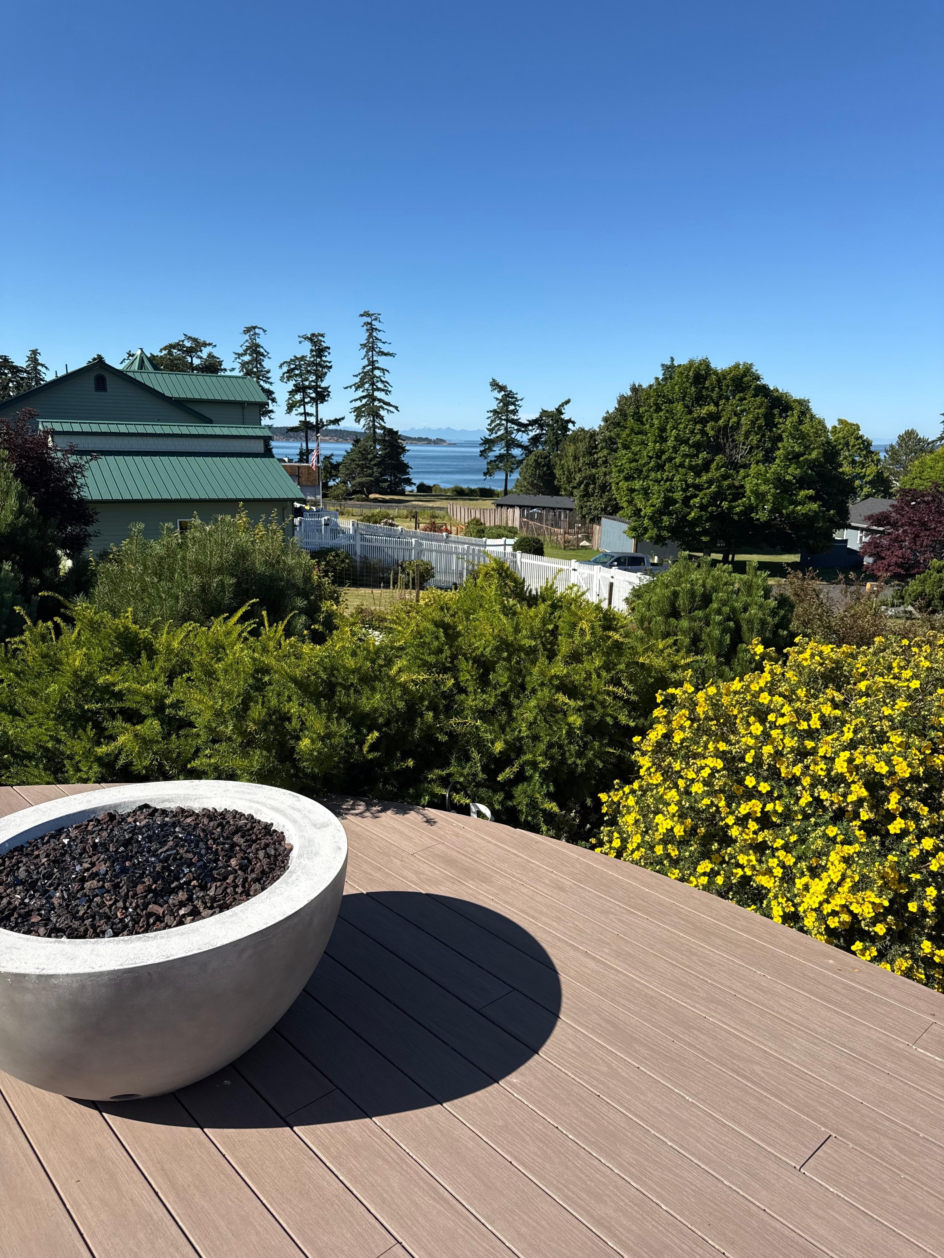 The deck with theview