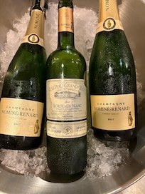 アペリティフ、シャンパン飲み放題