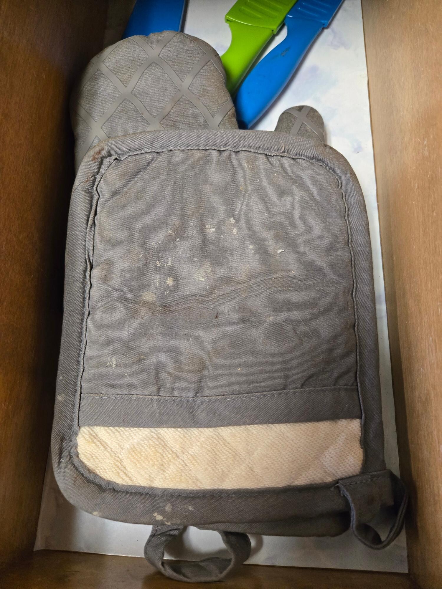 Needed hotpads, found filthy ones in kitchen drawer.