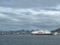 Utsikten fra rommet til bÄten som tar oss videre.