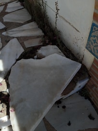 Kaputte Fliese Aussen