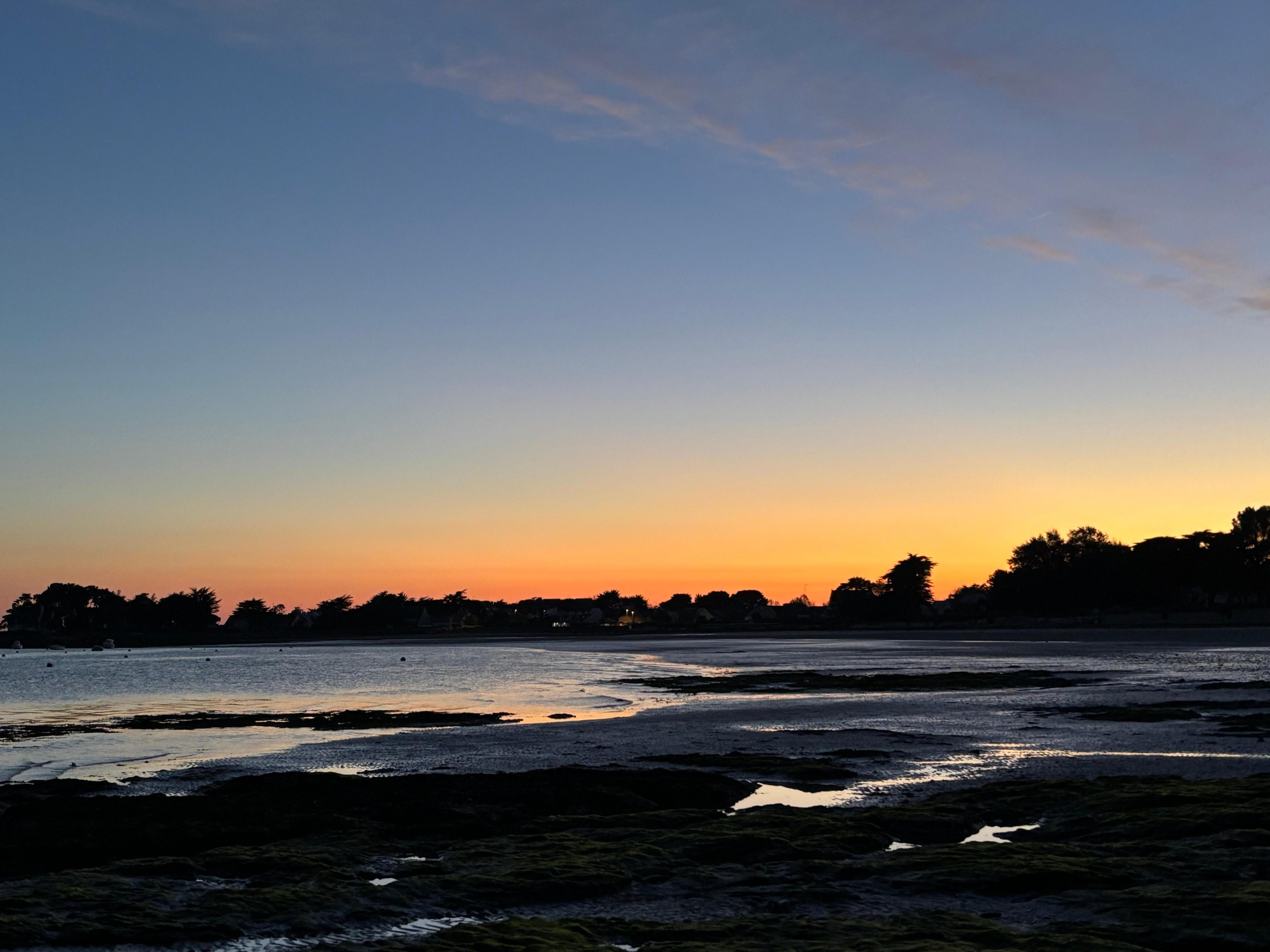 Coucher de soleil sur la plage devant la maison de Sarzeau