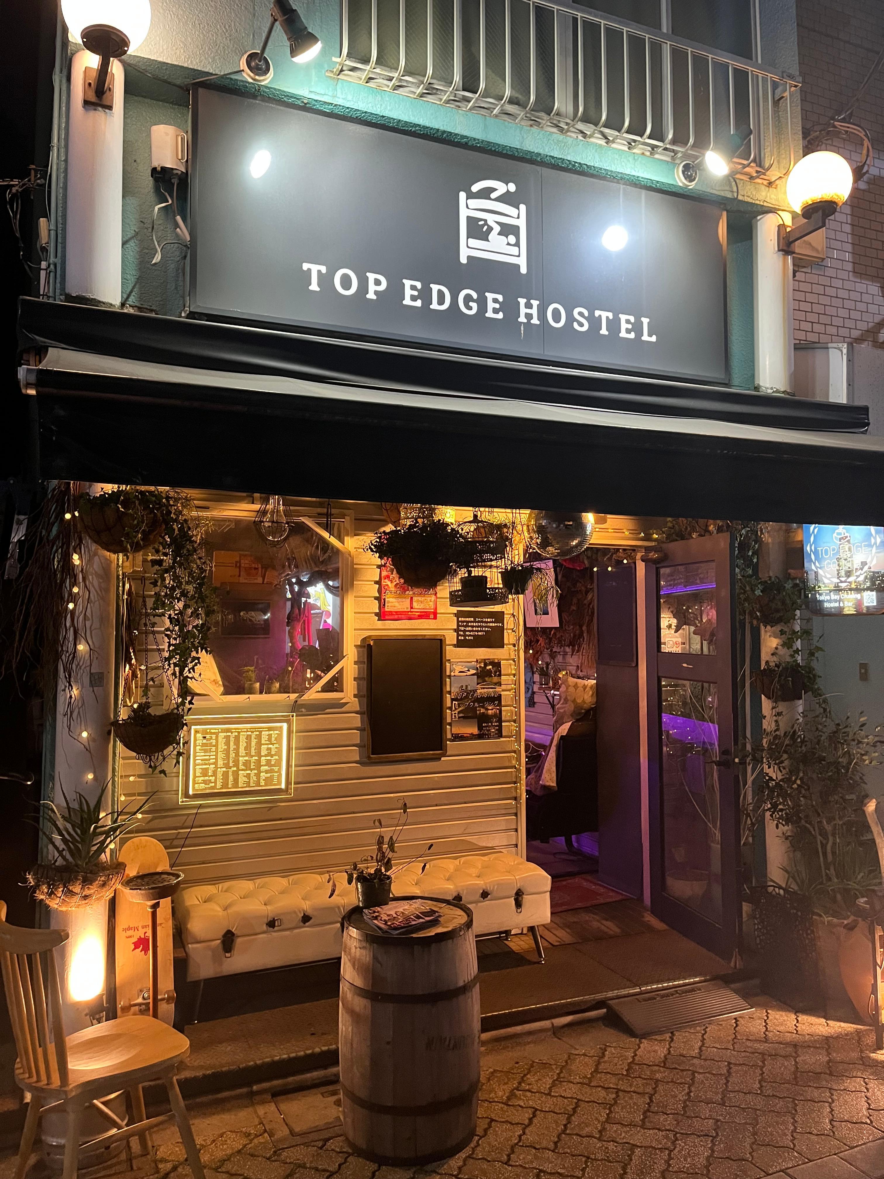 入り口は、バーです。