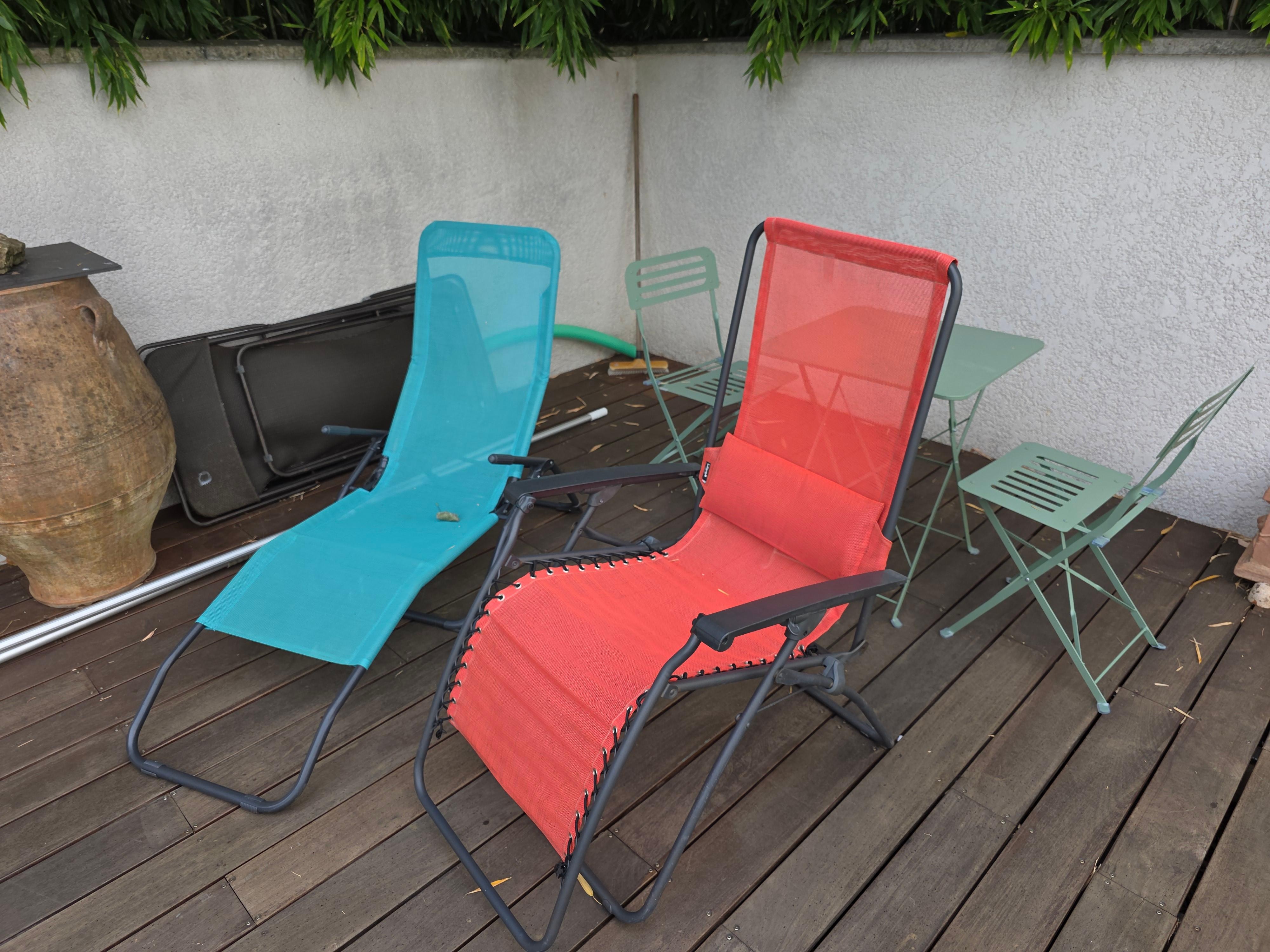 Outdoor furniture not representative of photos on website