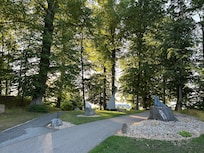 森に囲まれた空間