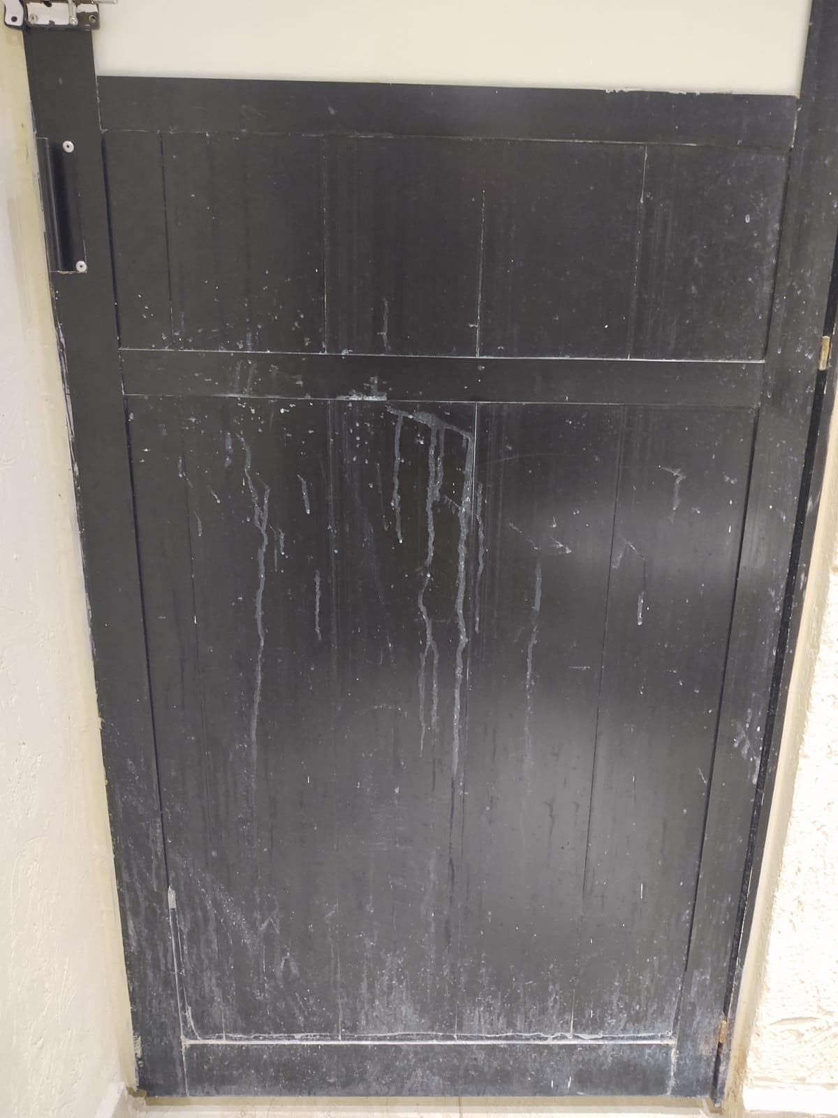 Esa es la puerta del baño 