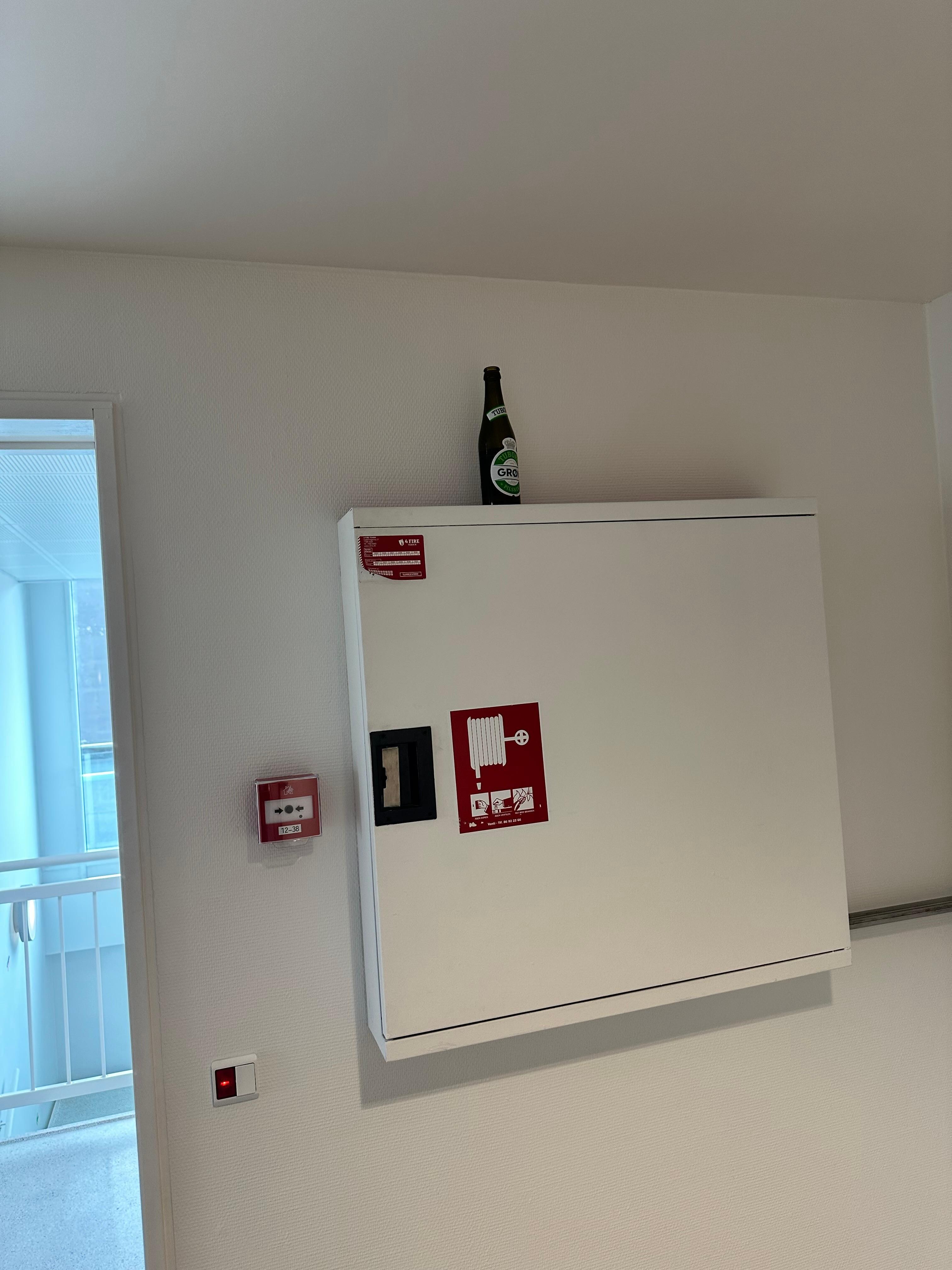 Stod kl 9.00 søndag morgen selvom tre gjorde rent!
Var ikke fjernet 16.40