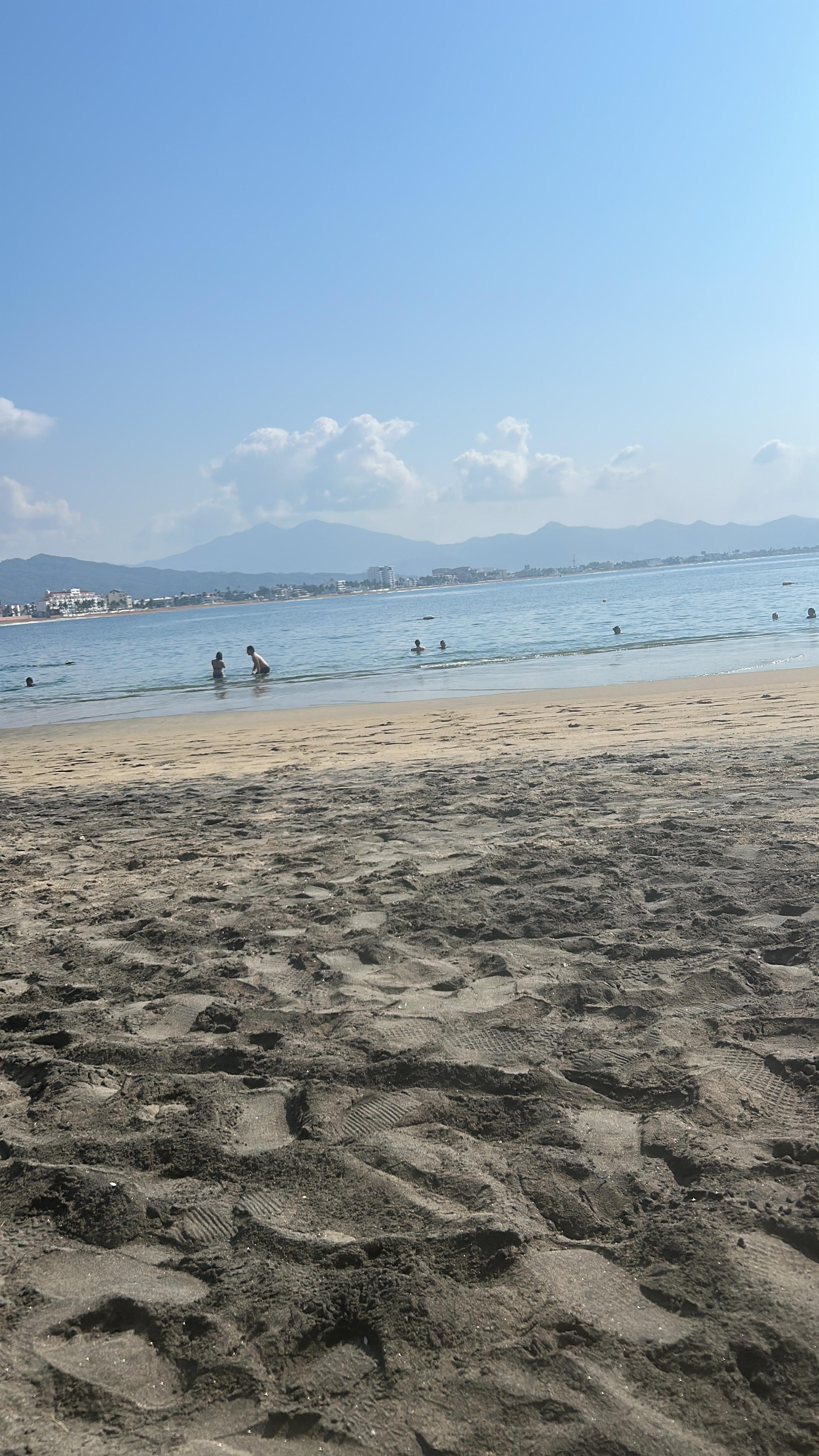 La playa hermosa y excelente para nadar