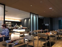 Restaurant med morgenbuffet