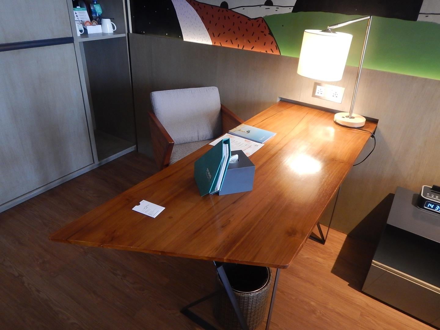 デスクも広くて良かった