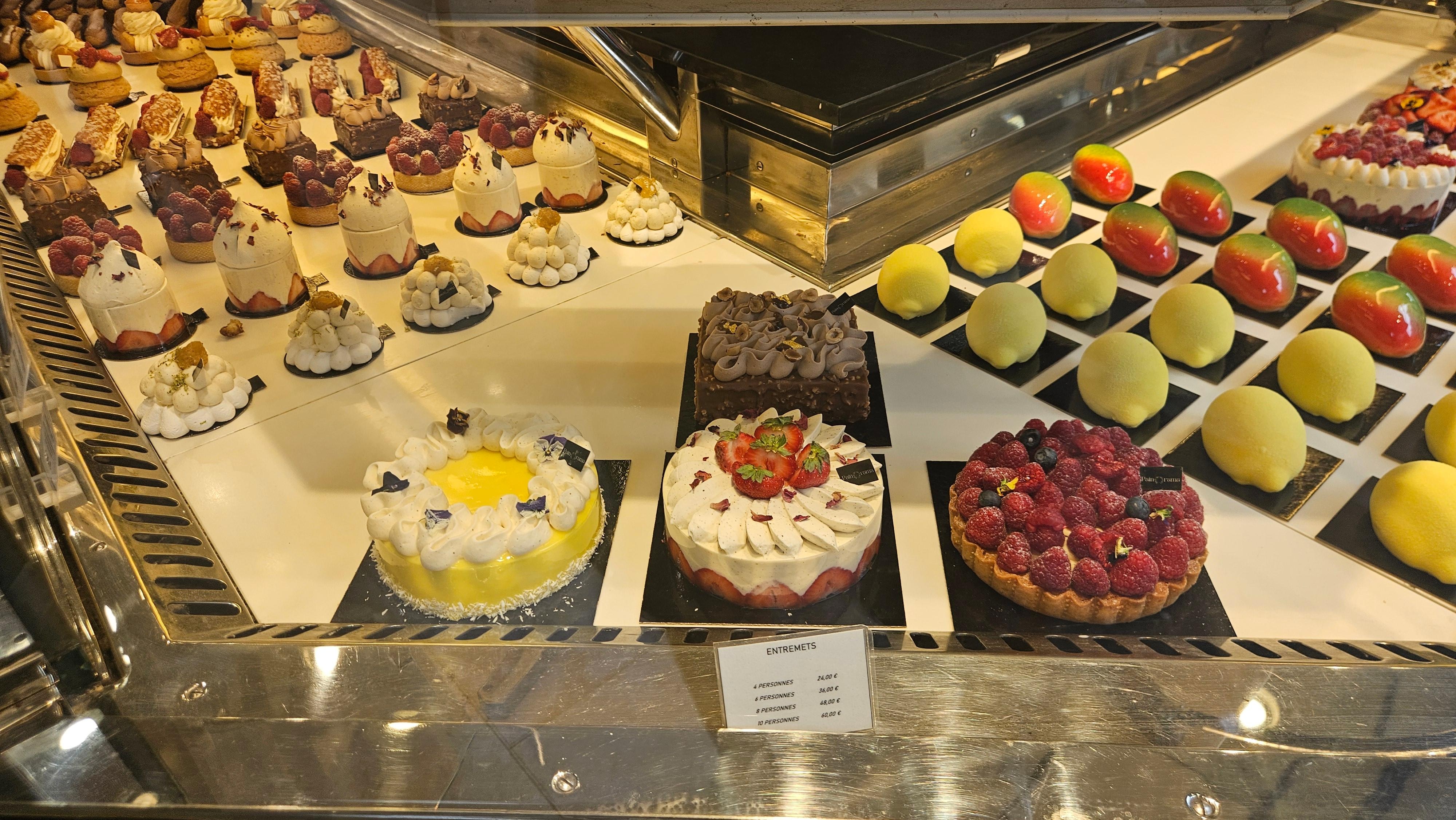 Bakery, 1 minute away