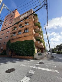 モノレール県庁前駅から歩いてすぐ