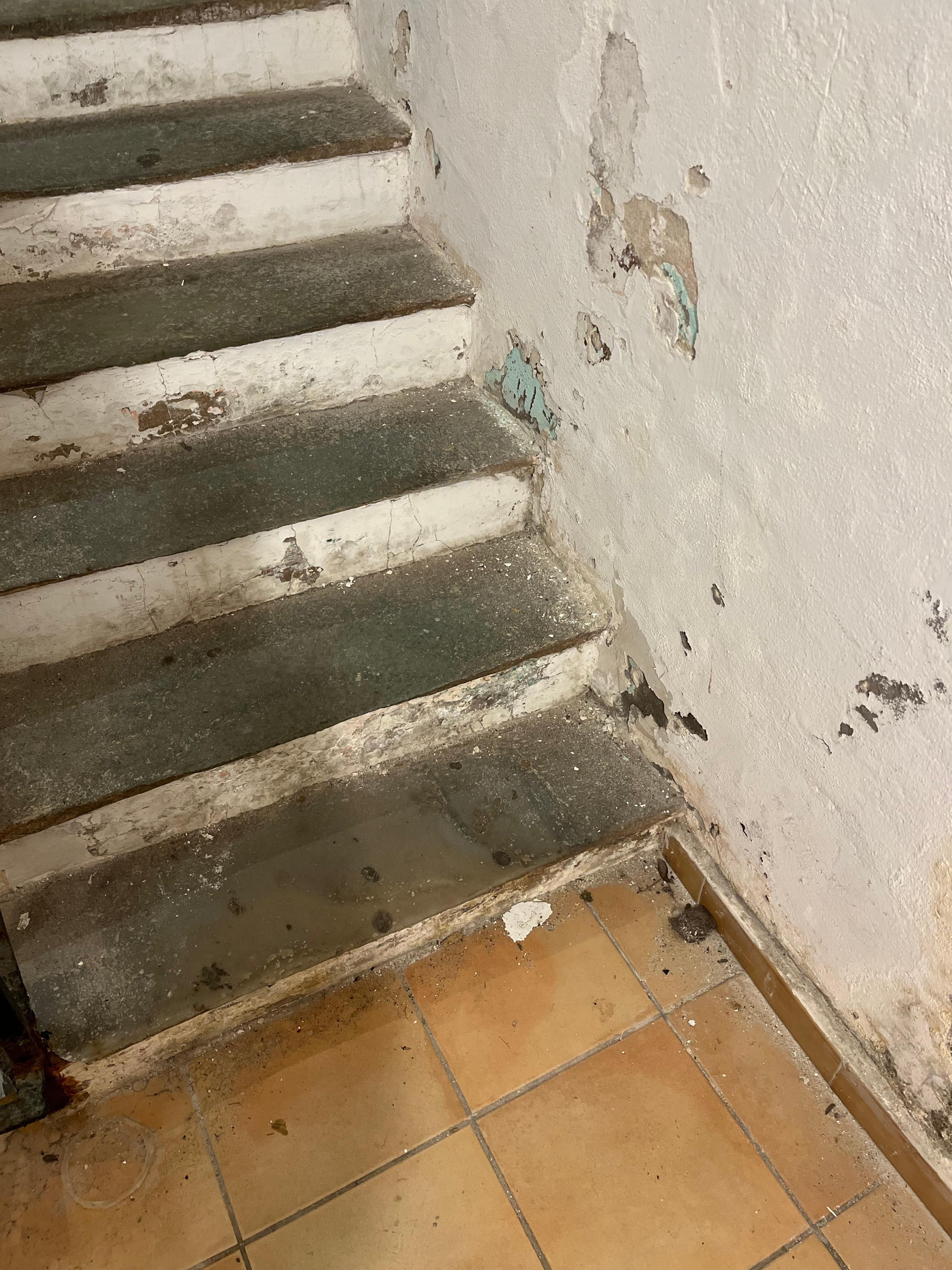 Escalier pour monter au quatrième étage 
