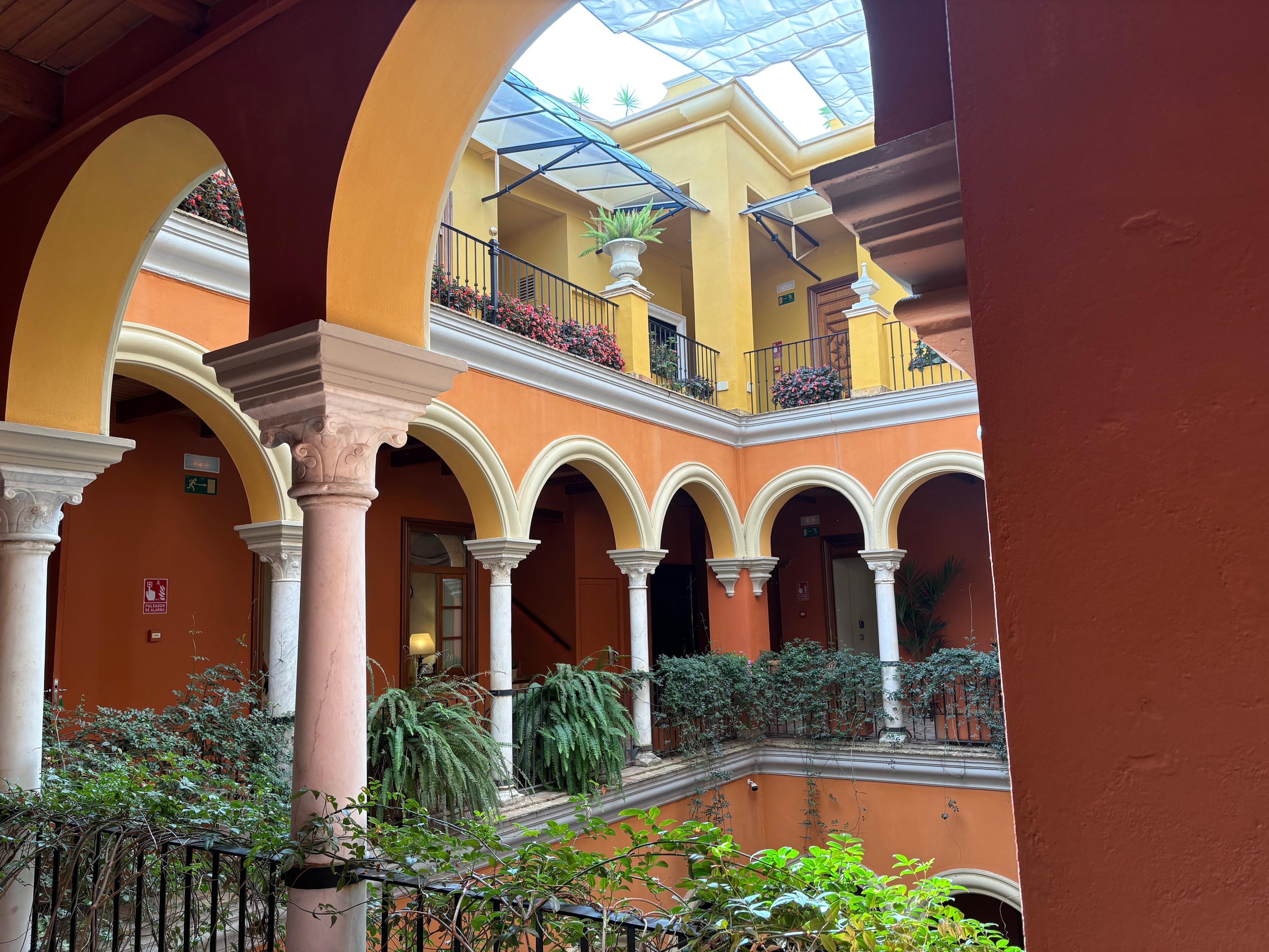 Foyer und Frühstücksbereich