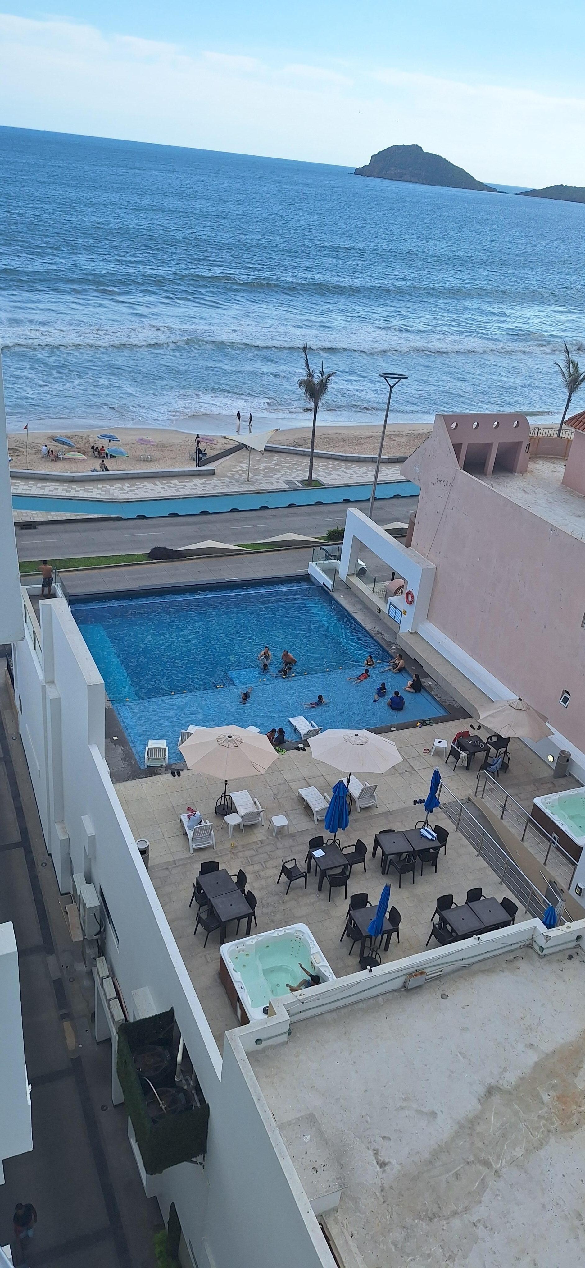 Nuestra vista a la piscina desde la habitacion 