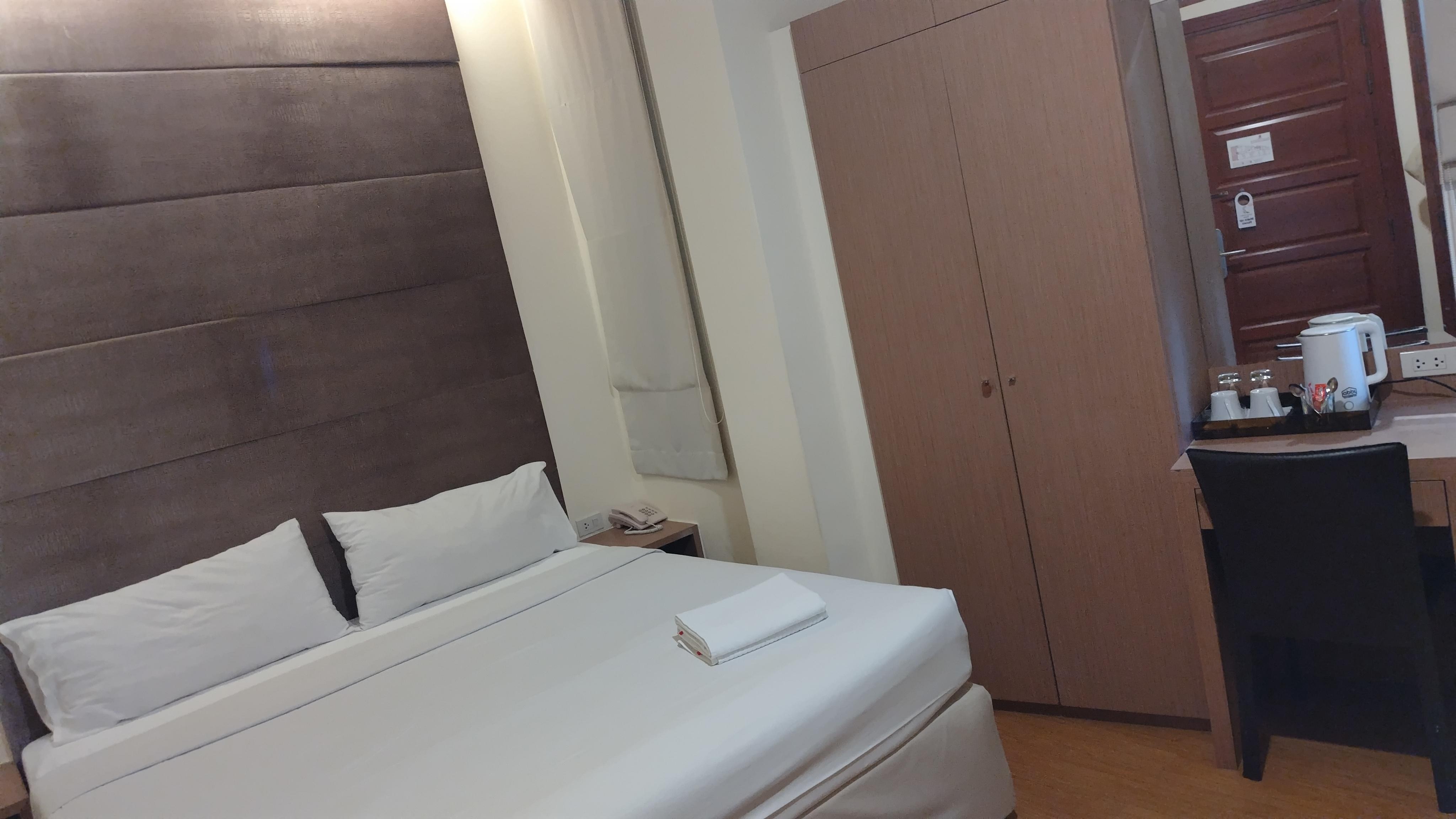 スーツケースを広げるスペースはあるので快適でした。冷房もよく効いてます。