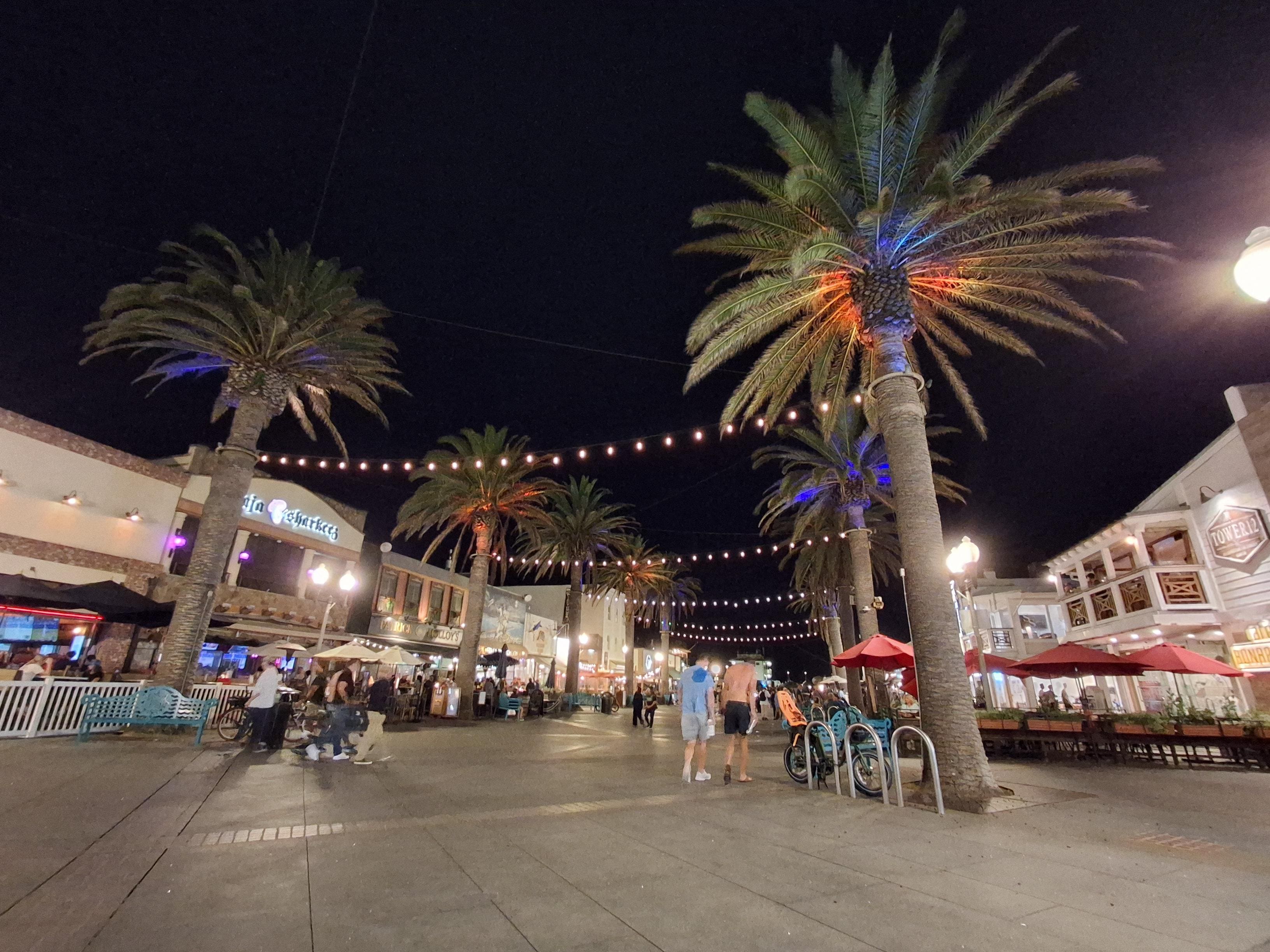 The main area of Hermosa beach