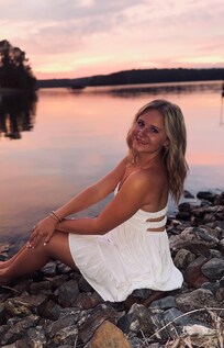 Senior pic session in the backyard! 