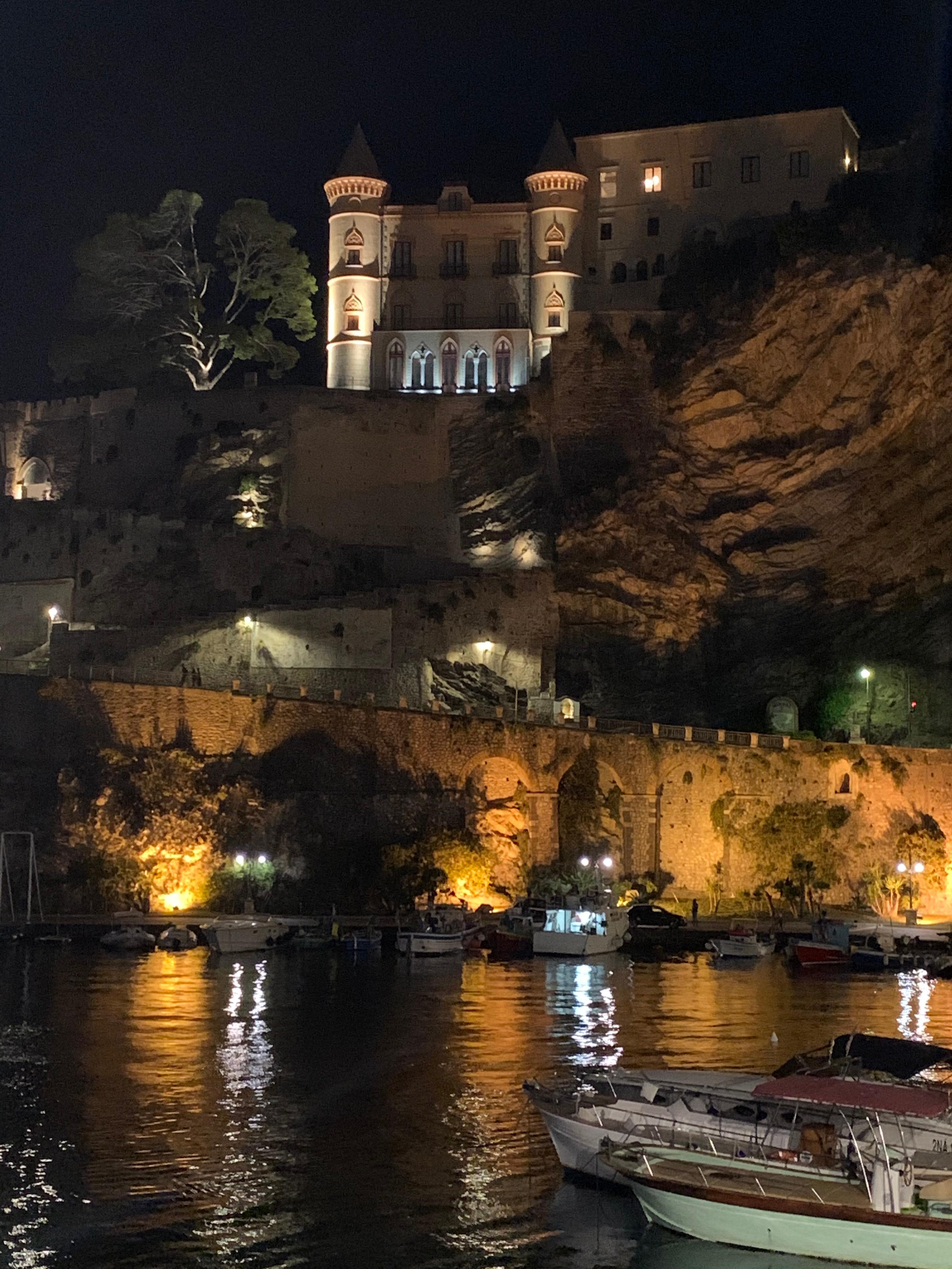 Panorama di notte dal lungomare