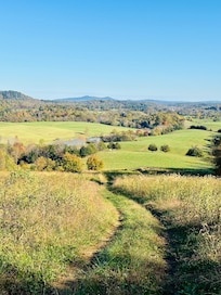 A beautiful hike in the meadows that starts right in the parking area of the Hilltop lodges