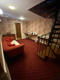 Executive double sitting area