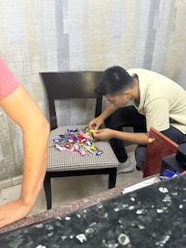 Check- in yaparken anahtar bulamadiklari icin 1 saatten fazla bekledik