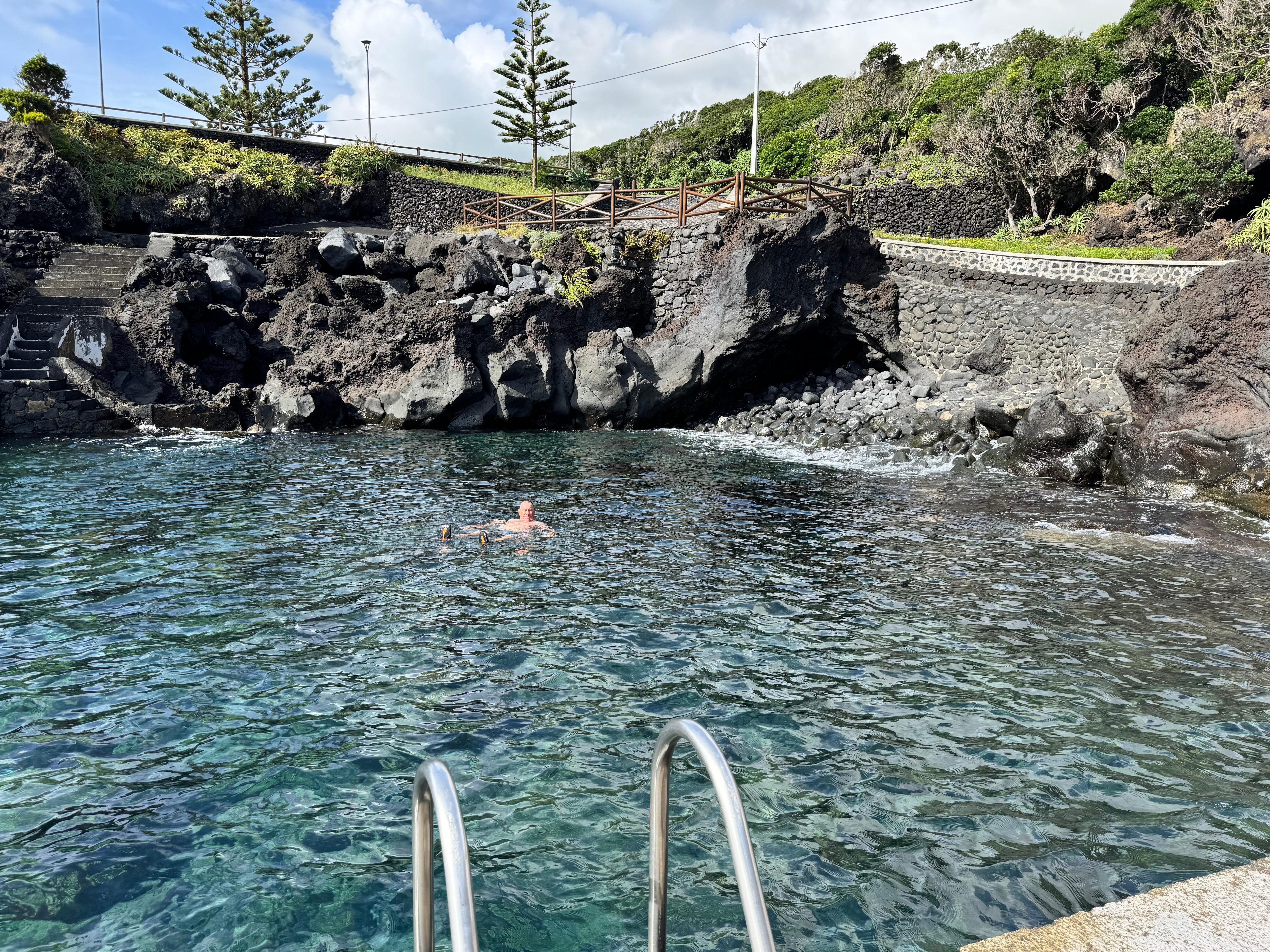 De zwemplaats net beneden het huis. 