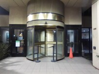 Front entrance under construction, not the same as in the Hotels.com photos and descriptions.