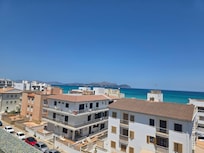 3 minute walk to the beach