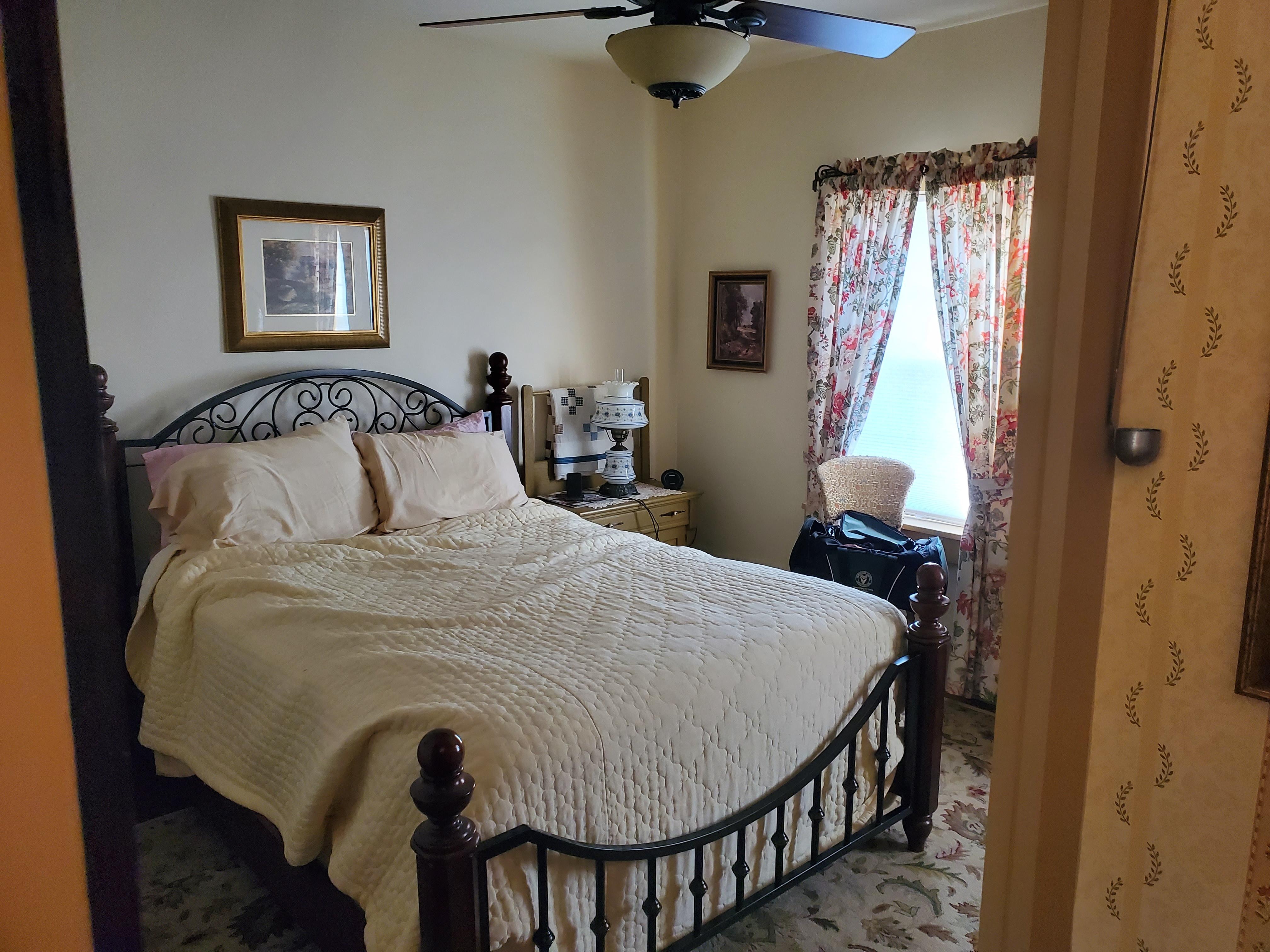 Upstairs second bedroom 