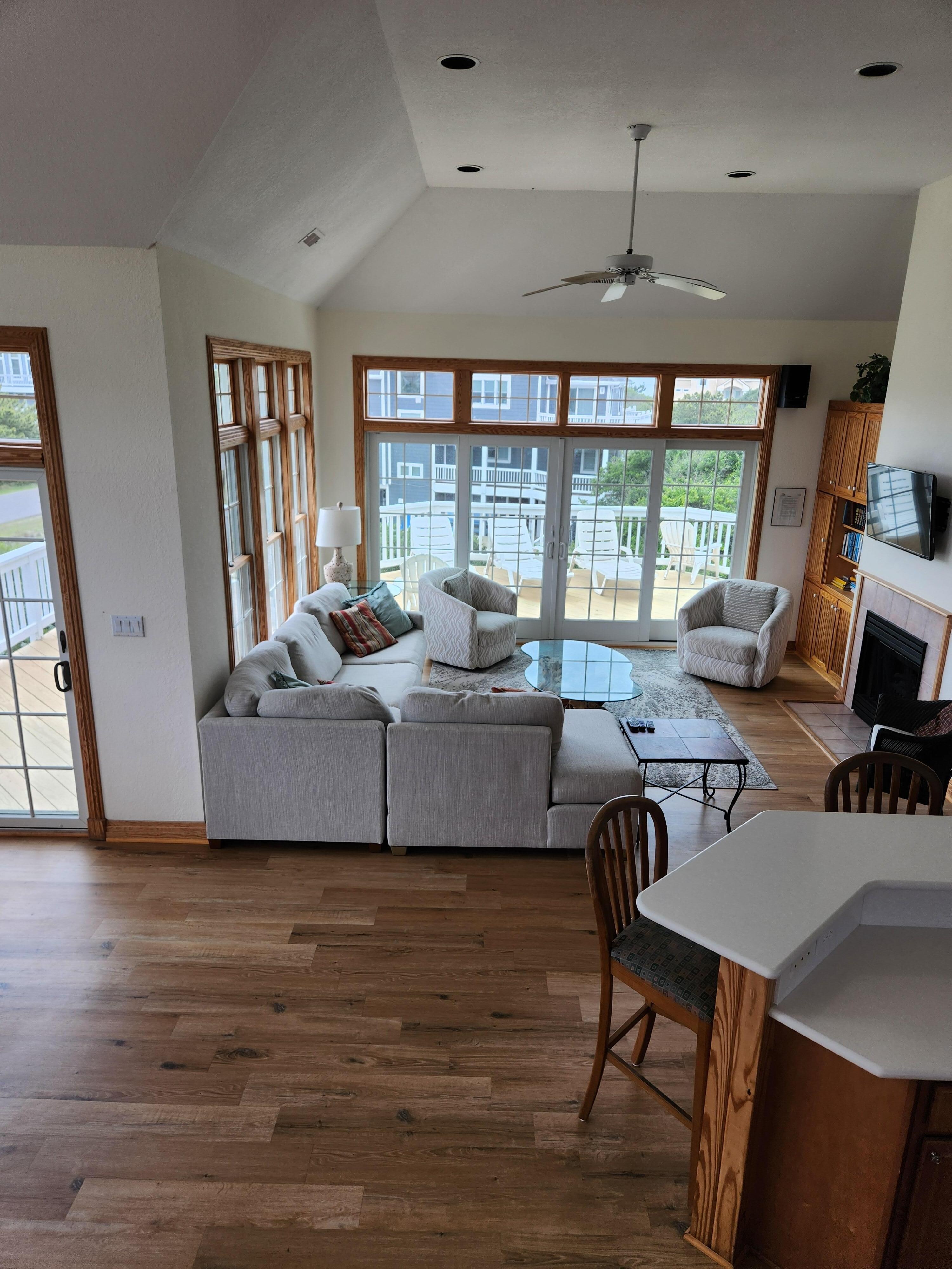Living/dining area very spacious 
