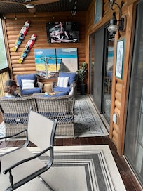 Screened in porch