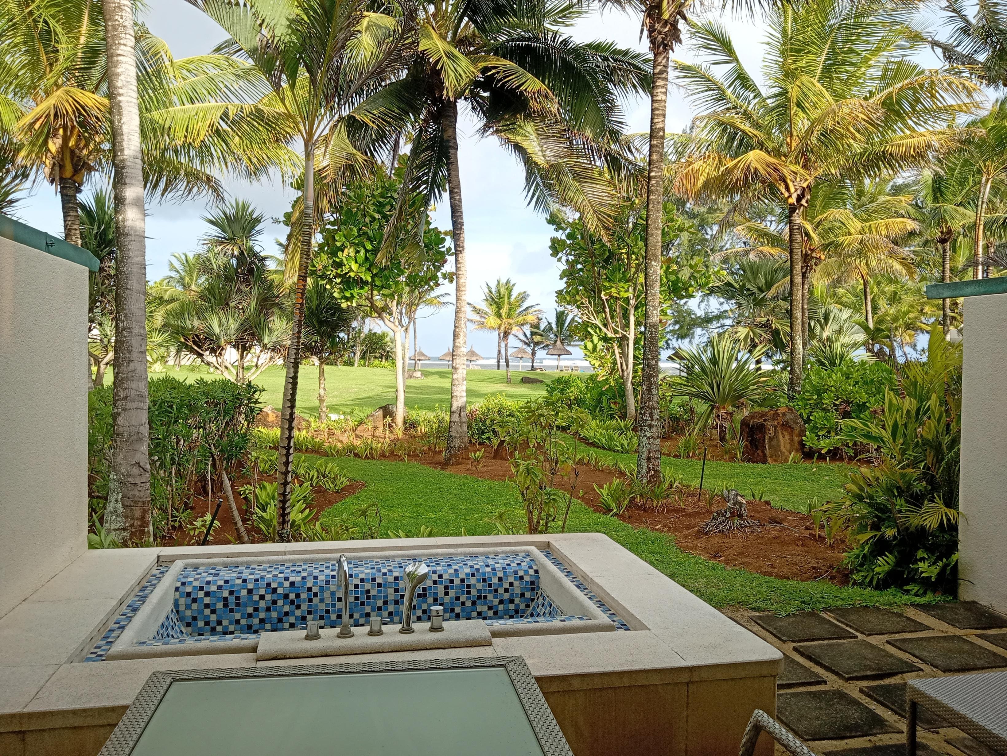 Patio included a bath plunge pool with a view.
