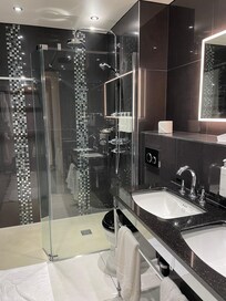 En-suite bathroom