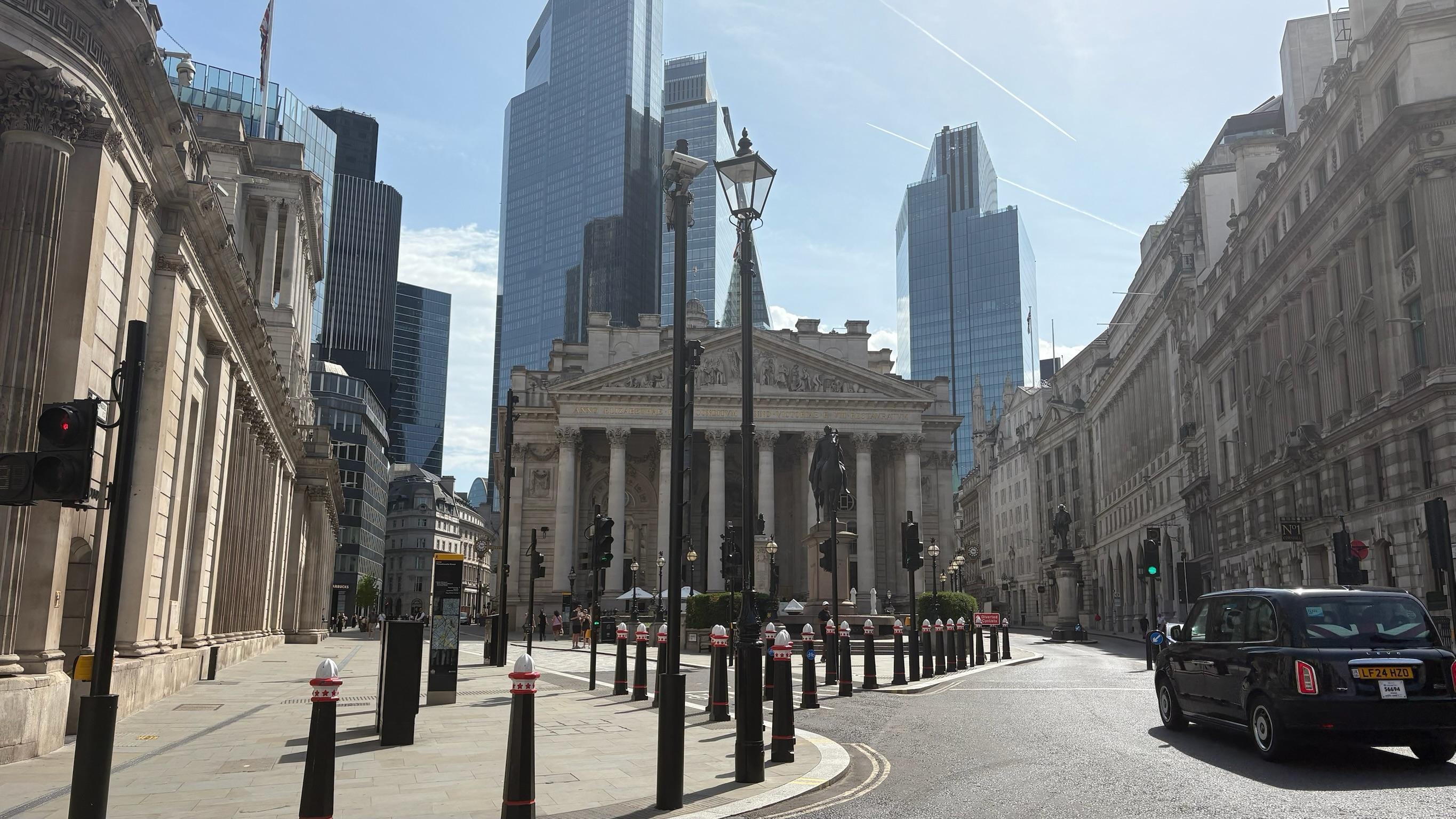 Bank of England a few minutes from the hotel 