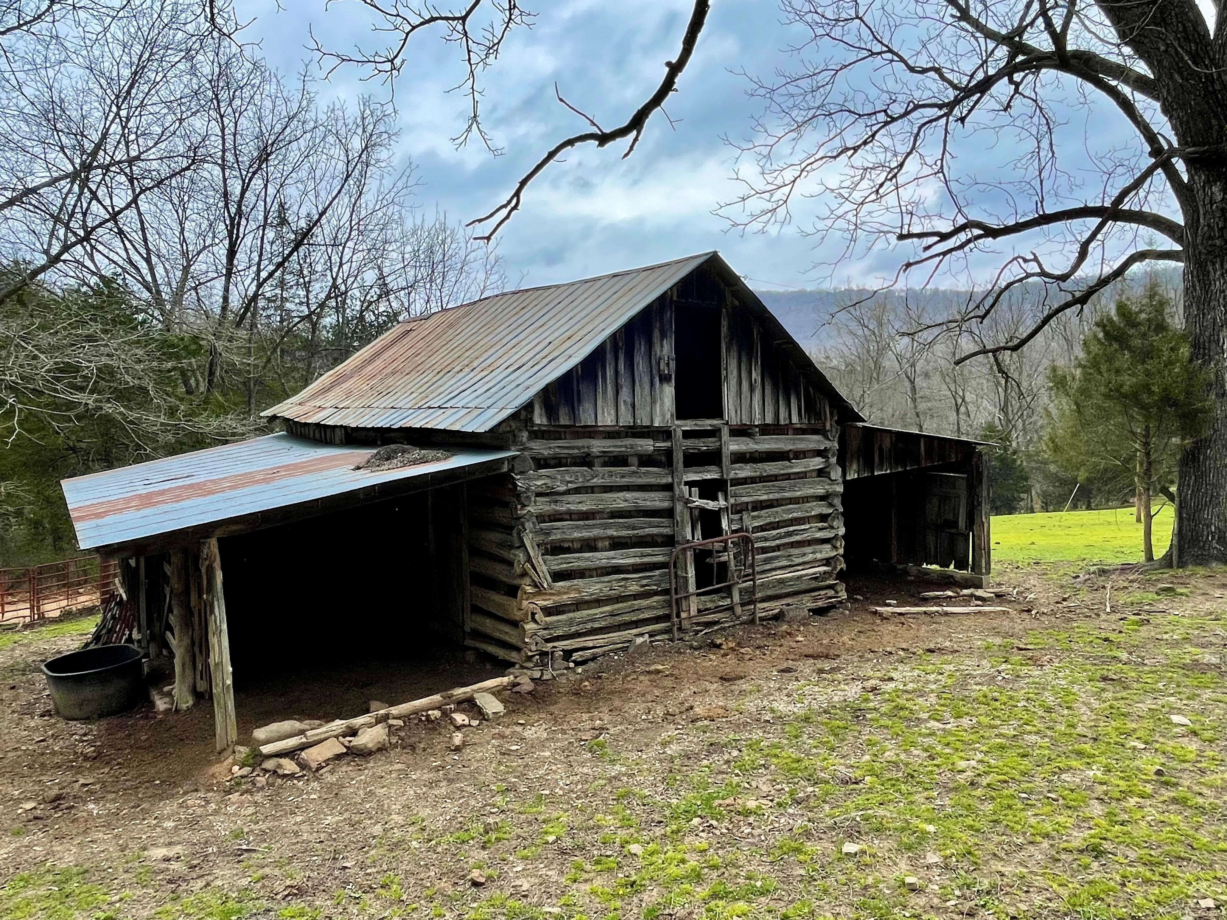 Love love this barn! 