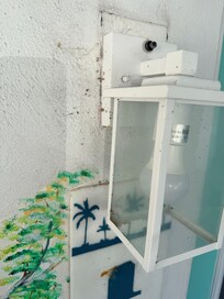 Cob webs all over the light outside another bad sign..