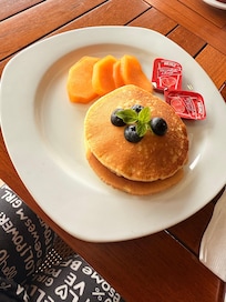 Hoy cakes incluidos en el desayuno