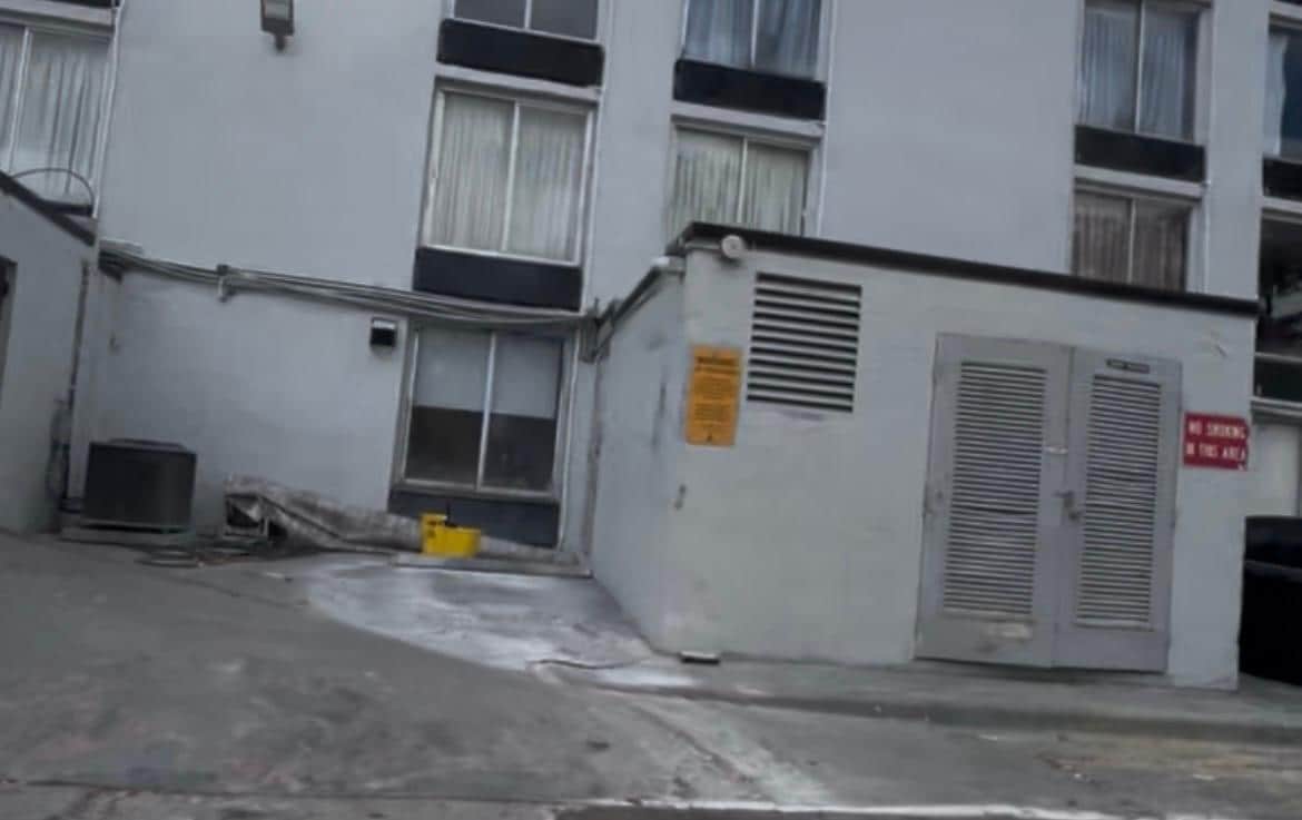 Run down hotel that looks nothing like the photos on Expedia 