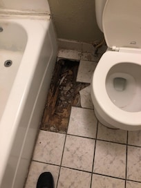 They left the tile on the vanity, but no grout or I would’ve fixed it for them😂