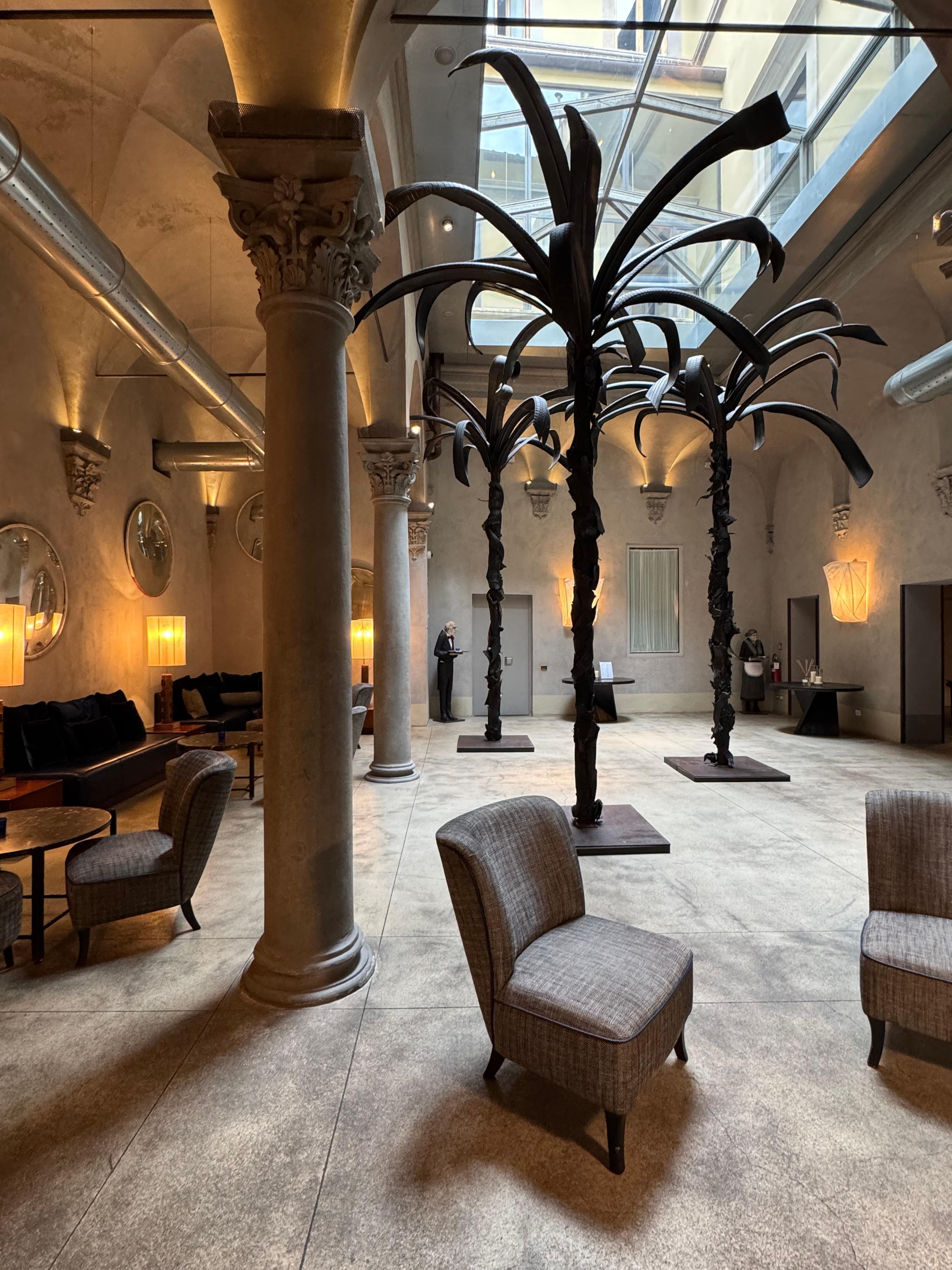 Bar og oppholdsrom på hotellet