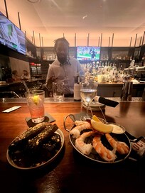 We had the ribs and jumbo prawns. Delicious!!!
