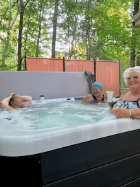 Relaxing mornings with coffee & hot tub