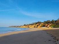 Strand unterhalb des Hotels