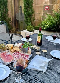 Picnic in private courtyard space.