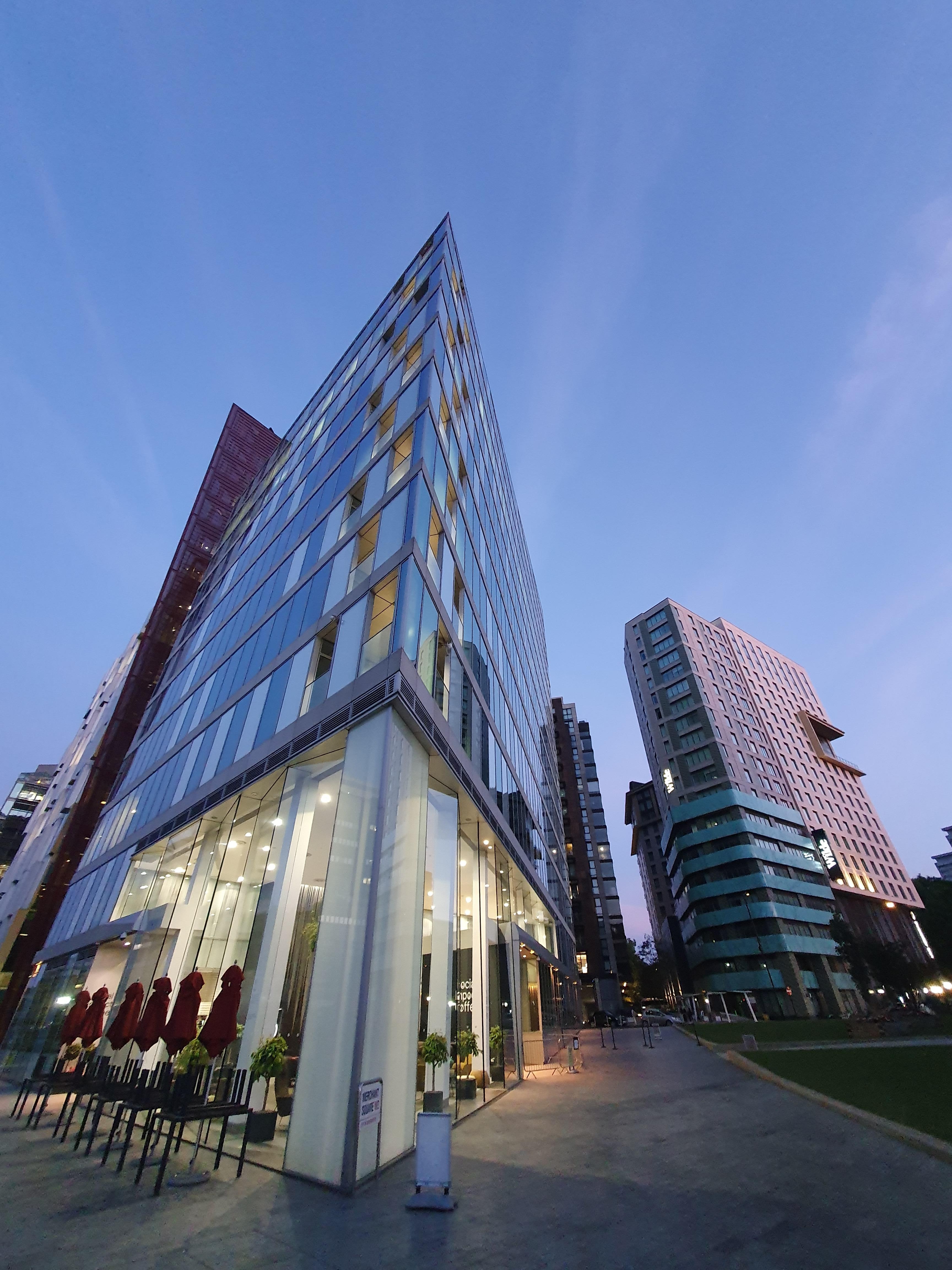 호텔의 위치와 고객의 접근성이 얼마나 중요한지 일깨워주는 매우 획기적인 단서.