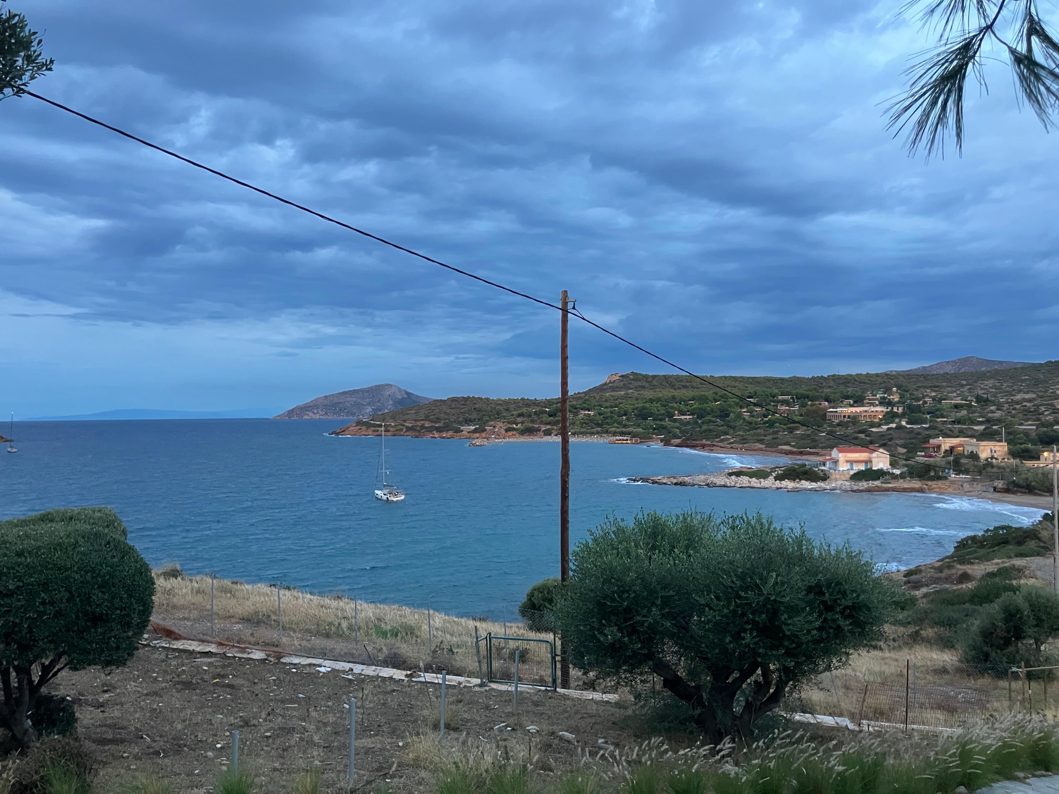 お部屋からエーゲ海が見えます。