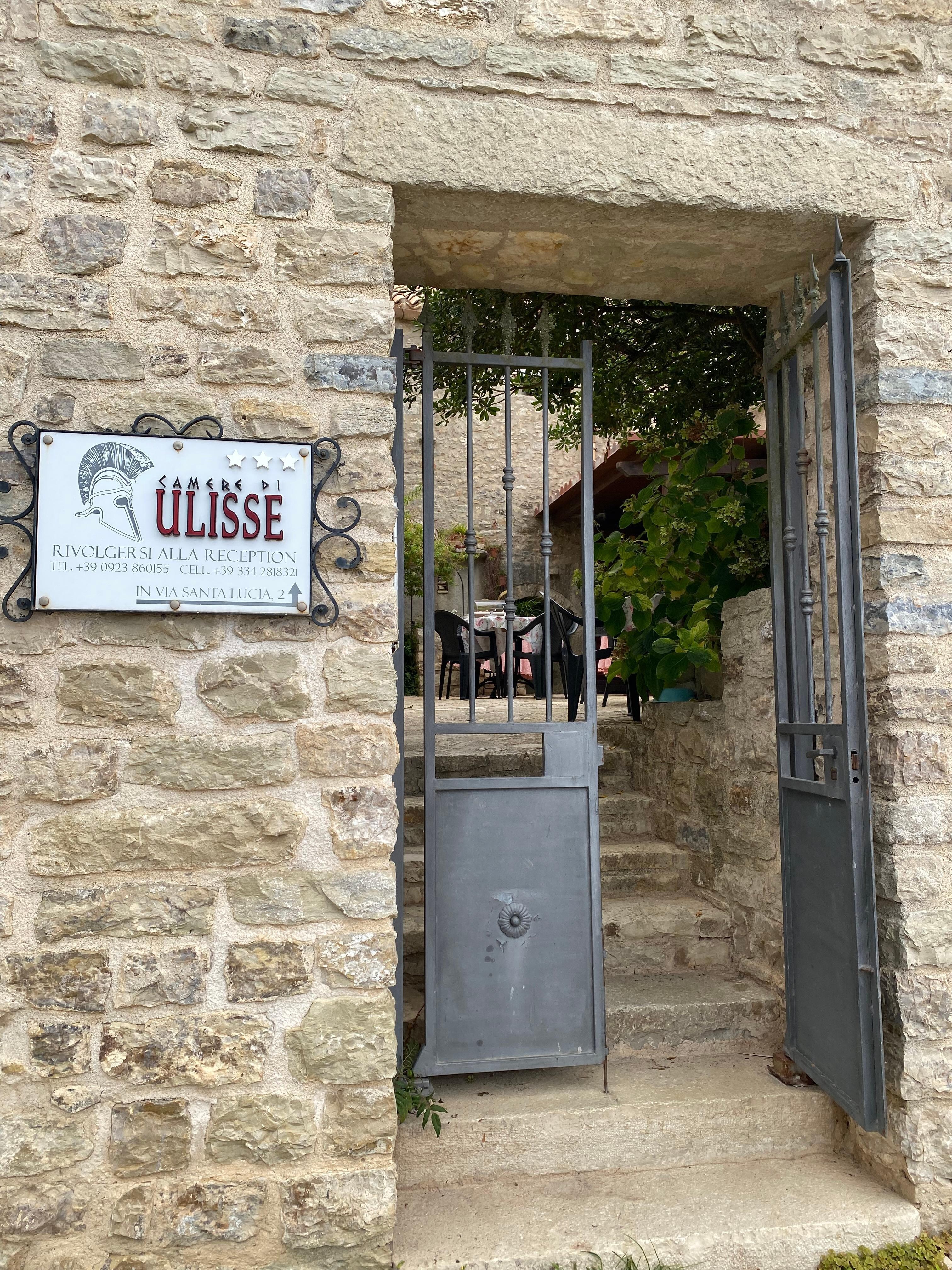 Entrée vers les chambres (indépendantes les unes des autres) 