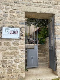 Entrée vers les chambres (indépendantes les unes des autres)