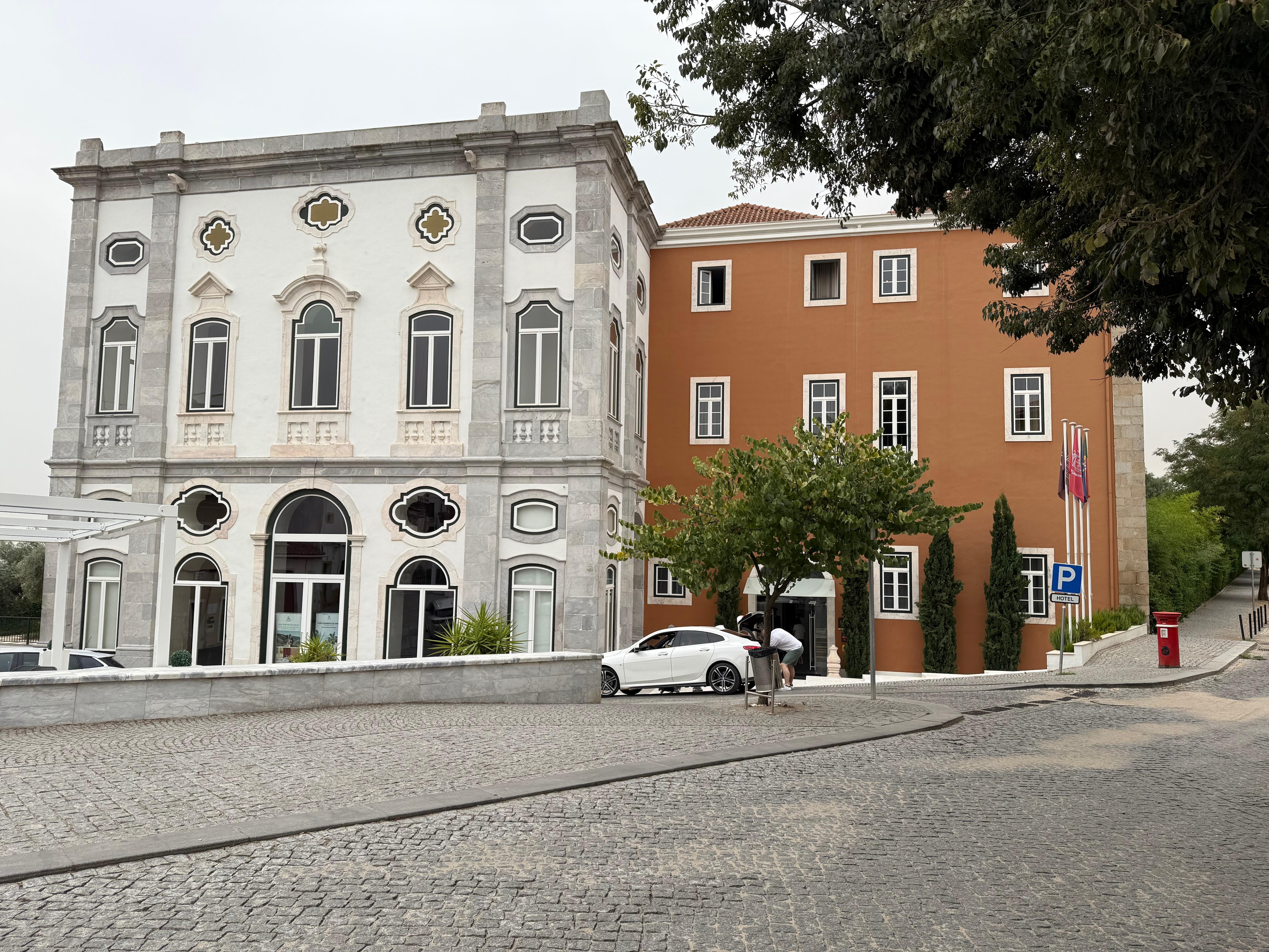 L’hôtel vu de l’extérieur 